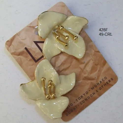 Brinco esmaltado l�rio creme leitoso 40mm miolo bolinhas met�licas dourados 1 Par