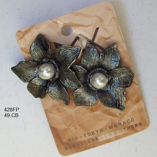 Brinco esmaltado flor 38mm silver grafite miolo p�rola 1Par