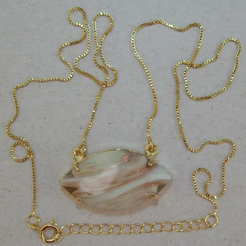 colar com pedra tcheca navete 30x15mm horiz bege veneziana dourada 50cm com extensor fecho boia. 1P�