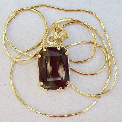 colar com pedra tcheca octogonal 18x13mm marrom snake dourada 48cm sem extensor fecho boia. 1P�