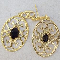 brinco de estamparia banho dourado gota 40x18mm com pedra navete jet. 1 par