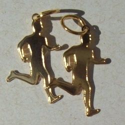 pingente fitness esportes atletismo corredor masculino 26X15mm dourado forte 01 pe�a.