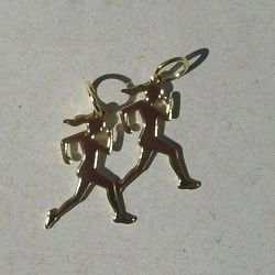 pingente fitness esportes atletismo corredor feminino 25X18mm dourado 01 pe�a.