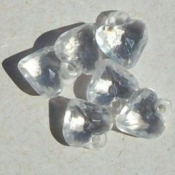 contas e enfeites em acr�lico pingente cora��o 13,5X12mm cristal incolor. 100 pe�as.
