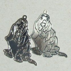 pingente estampa de bichos c�o basset hound 33x27mm 2 pe�as 1 prata 1 prata velha escovado