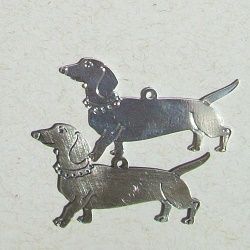 pingente estampa de bichos c�o basset dashound salsicha 38x24mm 2 pe�as: