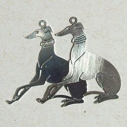 pingente estampa de bichos c�o galgo 37x35mm 3 pe�as: 1 dourado 1 prata 1 prata velho