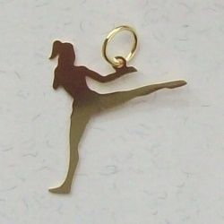 pingente fitness esportes artes marciais ju-jitsu feminino 34X30mm 01 pe�a dourado