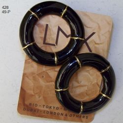 Brinco esmaltado argola preto leitoso e dourado 25mm interno 40mm total 1 Par