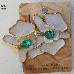 Brinco esmaltado borboleta 40X35mm branco e dourado 1 Par