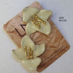 Brinco esmaltado l�rio creme leitoso 40mm miolo bolinhas met�licas dourados 1 Par