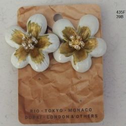 Brinco esmaltado flor branco com dourado 35mm miolo strass 1 par