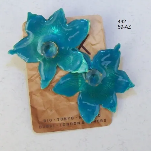 Brinco esmaltado flor 50mm azul miolo pedra redonda 1 par