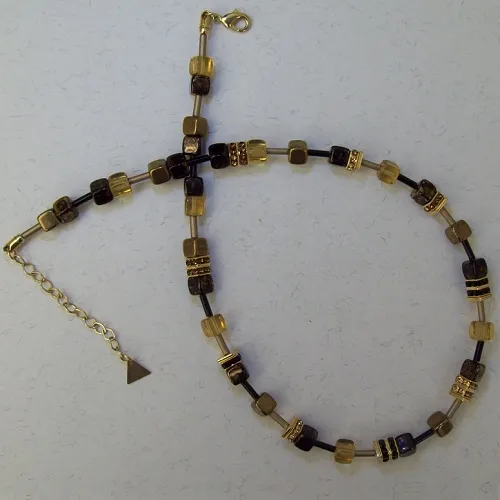 colar pedra geo c�bica theca 52cm ref.4 black ouro com metais dourados. 1 pe�a.