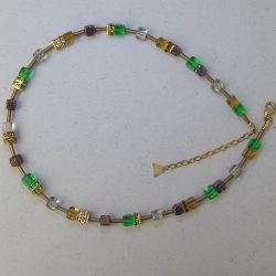 colar pedra geo c�bica theca 52cm ref.7 ouro verde com metais dourados. 1 pe�a.