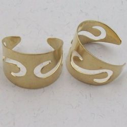 base de anel para customizar 6075 S recortado em lat�o sem banho. Pacote 50 pe�as.