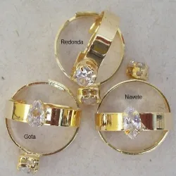 anel com pedra de zirc�nia cristal redonda 5mm base lisa regul�vel 4x28mm dourada. 1 Pe�a.