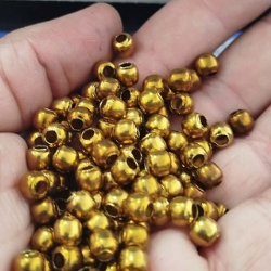 bolinha de lat�o com furo