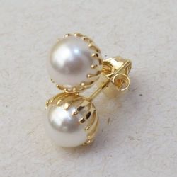 brinco de estamparia banho dourado tulipa com perola 8mm com pino e tarraxa. 1 par