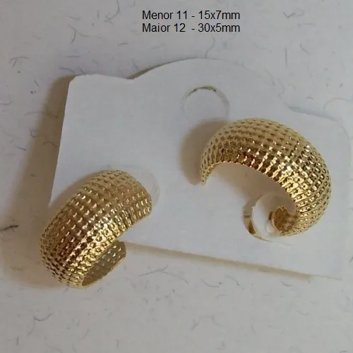 brinco em abs argola dourada pontilhada 30x5mm com pino e tarraxa. 1 par