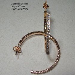 brinco strass cristal argola 35x2x2mm dourado com pino e tarraxa. 1 par
