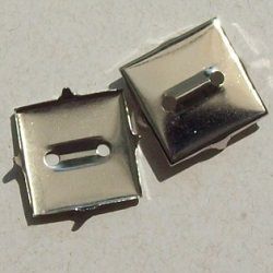 caixa com furos para pedra e costura quadrada 19mm banho de n�quel. Pacote 40 unidades.