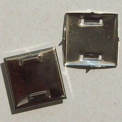 caixa com furos para pedra e costura quadrado 25mm banho n�quel. 20 pe�as.