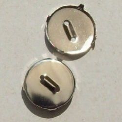 caixa com furos para pedra e costura redondo 25mm banho n�quel. 40 pe�as.