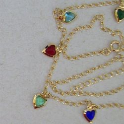 colar com pedras cora��o 8x8mm intercaladas cores sortidas corrente fina 45cm metais dourados. 1Pe�a