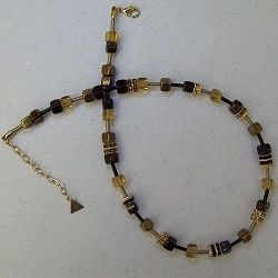 colar pedra geo c�bica theca