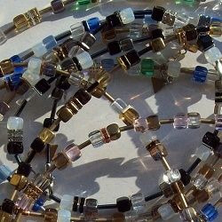 colar pedra geo c�bica theca