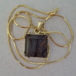 colar com pedra tcheca carre19mm marrom corrente snake dourada 48cm sem extensor fecho boia. 1P�