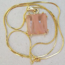 colar com pedra tcheca carre 19mm rosa corrente snake dourada 48cm sem extensor fecho boia. 1P�