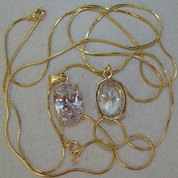 colar com pedra tcheca oval 18x13mm cristal corrente snake dourada 48cm sem extensor fecho boia. 1P�