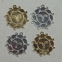 estamparia em metal bijuterias 2671 pingente sol 22mm 2 pe�as 1 dourada 1 prata