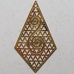 estamparia em metal bijuterias 2409 losangolo com espiral 44x26mm em banho dourado. Pacote 04 pe�as.