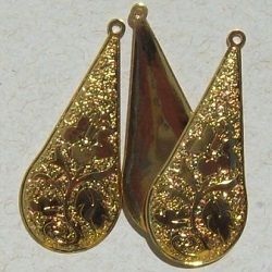 estamparia em metal bijuterias 0882 gota abaulada 36X16mm Banho dourado. Pacote 10 unidades.