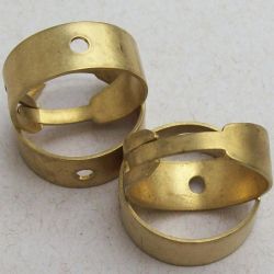 pe�a base para montagem de anel 7mm largura aro liso afunilado 1 furo lat�o bruto. 20 pe�as