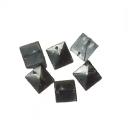 chaton para costura com furos quadrado 10mm cinza leitoso face bicudo pir�mede 100 pe�as