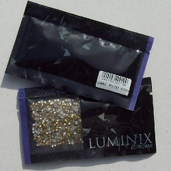 pedra strass cristal e colorido