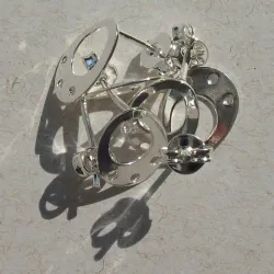 pino base para brinco gota vazada 12x08mm 3 furos lat�o banho prateado. 50 pe�as.