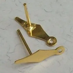 pino base para brinco lan�a 15x05mm lat�o dourado forte. Pacote 30 unidades.