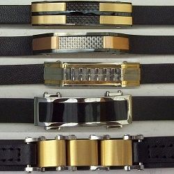 Pulseira couro com apliques inox