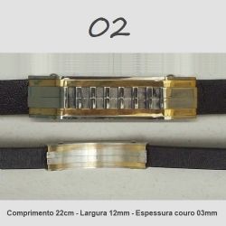 Pulseira couro com apliques em inox masculina metais prateados e dourados. 1 unidade.