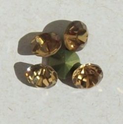 pedras strass cristal e colorido PP10 golden �mbar lian Pacote com 10 grosas